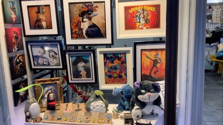 It’s looking cosy and almost Christmas-like already!😊#totoro #animationart #creativegifts #ghibliart #2danimation #honiton #futurama #thesimpsons #animalart #animalsinhats