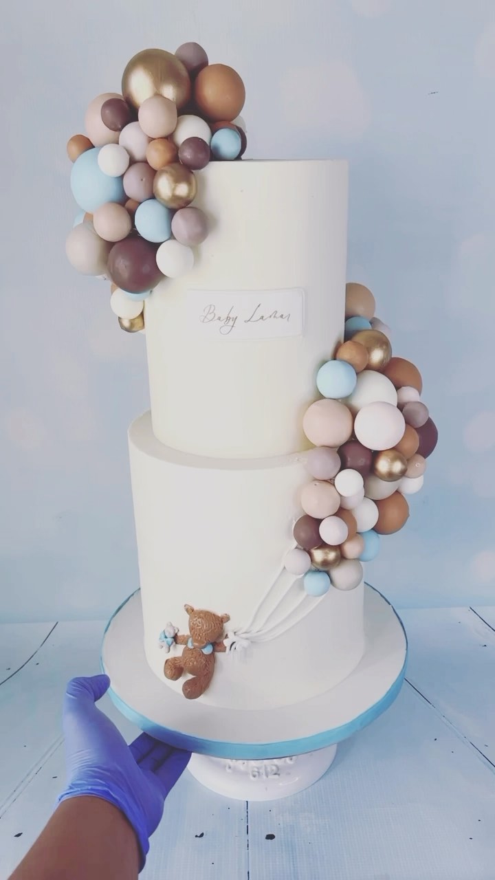 They say if you wait for the right time, it will never happen.
I say this because I have stopped myself from sharing so much of our beautiful art pieces bc I felt it wasn’t the right timing or it didn’t match the page aesthetics.
Now, I just want to share the work we created
Cheers to this new year and posting how we want and when we want 😂 hand in the shot and all 🤣 #tasteofcakery