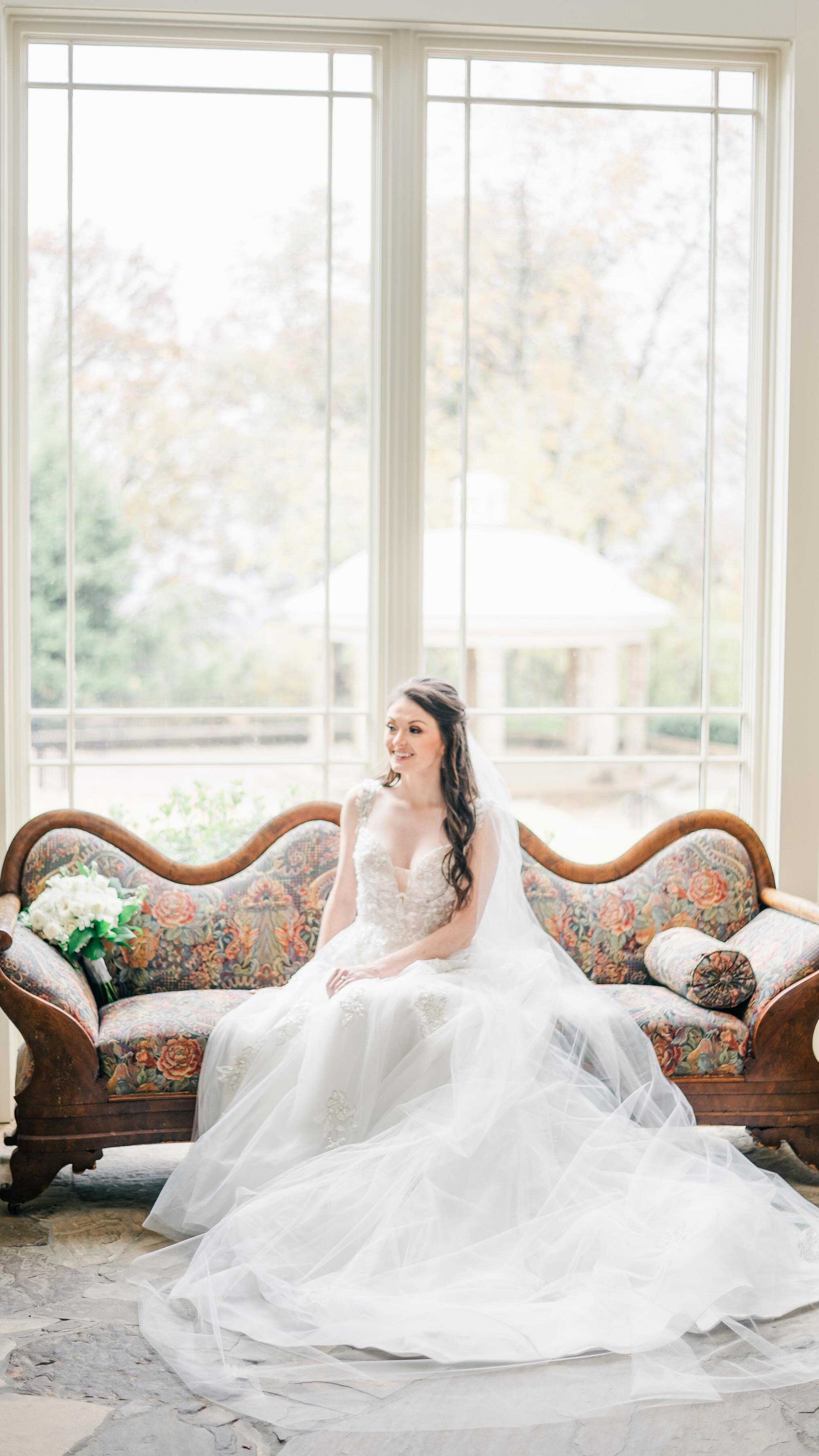 We have a million reasons why you should do a First Look, but hereâs our favorite one đĽš
EP Bride: @cate_7
Planning: @weddingsbyep
Venue & Bar: @burrittweddings
Catering: Hartleyâs Catering
Floral: @bloomandbrushdesign
Band: @thebandjuice
Wedding Cake: @batter_up_cake
Grooms Cake: @edgarsbakery
Photography: @_timandlexi
Rentals: @elegance_designs_rentals
Bridal: @kathleensbridal
Bridesmaids: @azazieofficial
Suits: @generationtux
Transportation: @bamalimousine
#alabamaweddingplanner #tennesseeweddingplanner #weddingplanning #weddinginspo #weddingstyle #justweddingthings #trendyweddingideas #2024bride #destinationweddingplanner #brideandgroom #weddingphotography #alabamaweddings #southernwedding #weddingreel #firstlook #firstlookreveal #firstlookinspo #groomreaction