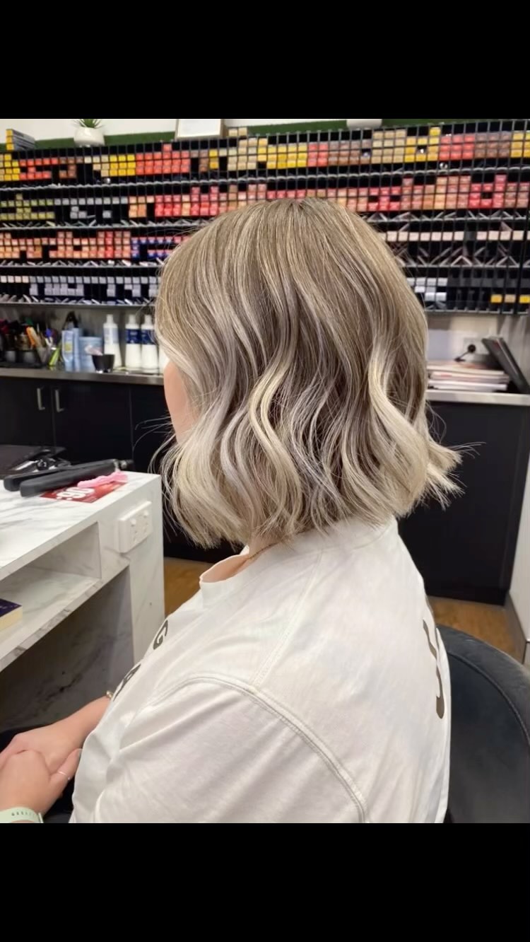 Fresh Style-cut and icy winter blonde for this beautiful guest . Created by @charlie_beautifyhairdesign book on line with link in bio #wellaprofessionals #icy #bob #salonprofessional #stylecut