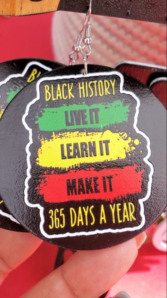 We Are Chosen βπ½
Its time to celebrate our future and the unique culture that has made us golden! β¨οΈ
#ElijahLee #Juneteenth #Tampa
#africanfashion