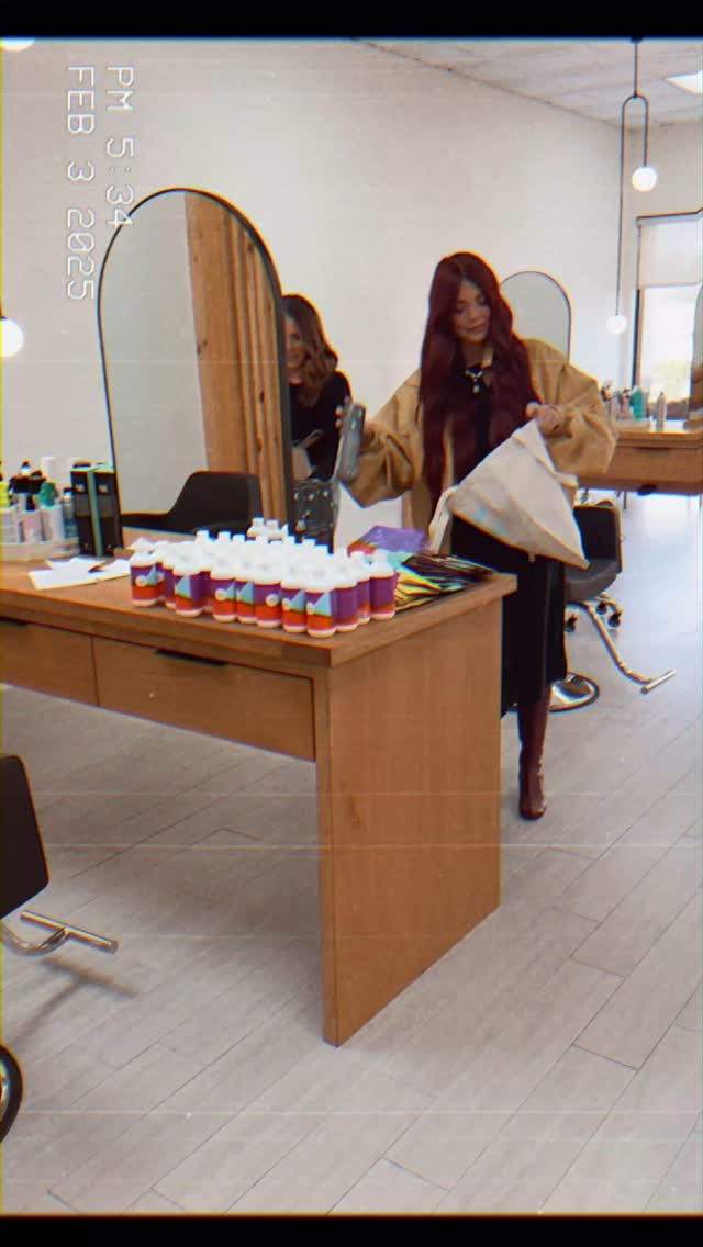 Thank you @makennayounghair for an amazing class!
All the way from Cali to Florida, you have inspired us with your amazing talent. We can’t wait to incorporate your surfer girl vibes with the stunning and alluring balayage technique and placements!
🌴💕🌊