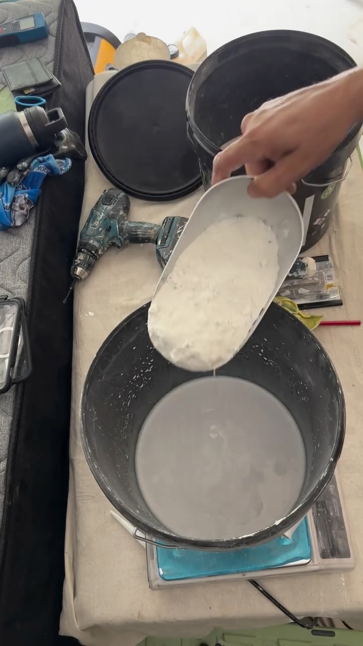 Prepping process before applying micro in a bathroom.
Make sure to follow all the recommend procedures from the manufacturer !
#microcement #microcementbyronbay #byronbayhomes #topciment