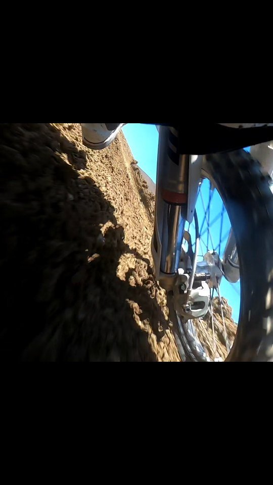 @arod.sx was kind enough to run the @gopro for his final moto of the day at @foxraceway a while back.
Line choice and throttle control ✊️
Thank you my friend, and good luck in Abu Dhabi for @wsxchampionship Nov 4!!
@mdkmotorsports @furiateamvzla
#foxraceway #gopro #moto #motocrossmetrics