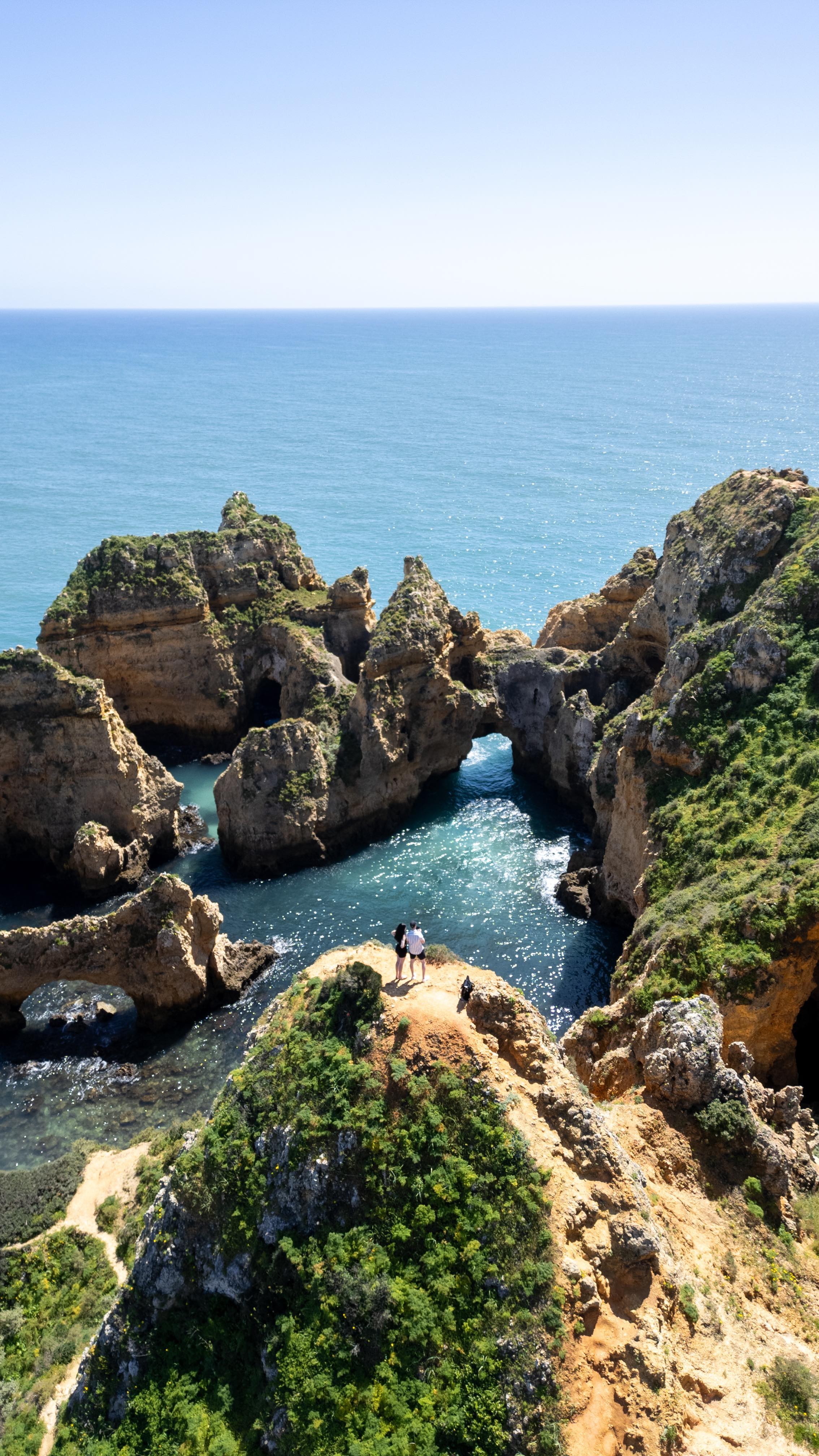 📍Ponta da Piedade - Algarve🇵🇹
Avec ses vues à couper le souffle, ses falaises et ses grottes, l’Algarve est définitivement le paradis des prises de vue aérienne.
#portugal #algarve #pontadapiedade #visitportugal #lagos #dronevideo #drone #landscape #droneview