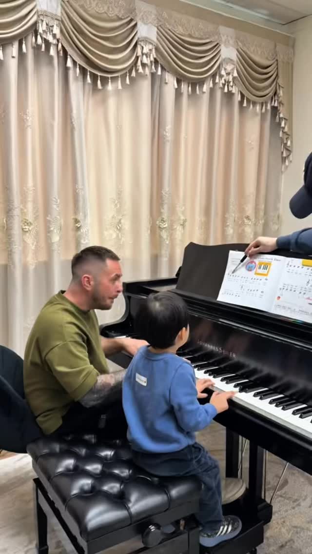 Big dreams come in small sizes!
After just 2 months of lessons, my freshly 4 years old Christopher is already preparing for his first concert at Tom Lee Music Concert Hall in 3 weeks. Watching talent and confidence grow this quickly is what makes teaching so rewarding. 🎶🎹
Curious what your little one could achieve with the right guidance? Book a free trial lesson today and let their musical journey begin. 🤩
