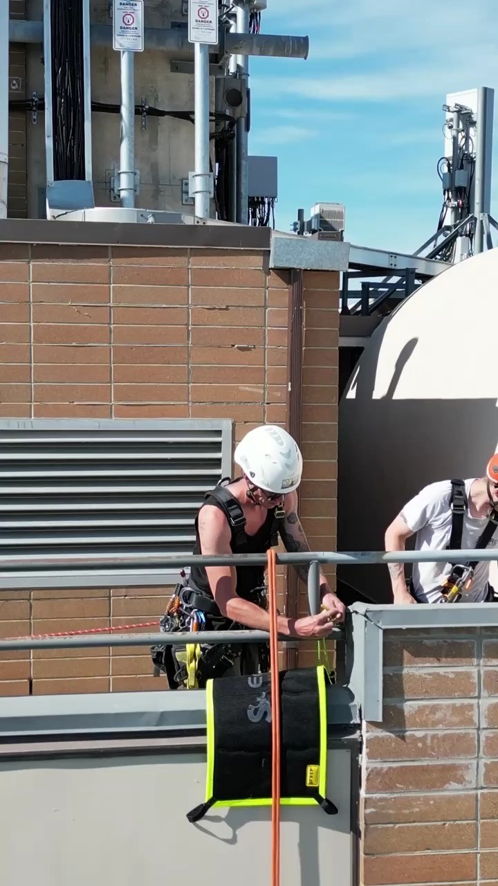 It's been a minute since our last post - we're still here just working away!
#ropeadopewindows #ropeaccess #ropeaccesslife #ropeaccesstechnician #ropeaccessprofessional #windowcleaning #adrenalinejunkie #bucketharness #workatheight #buildingmaintenance #workview #safetyfirst #propertymanagement #yyc 