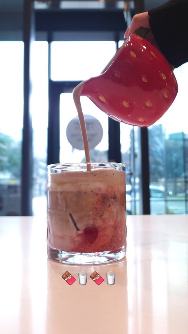 Fall in love with our Berry In Love Latte! 💕🍓
Available 2/1 through 2/14. Plus, celebrate our 1-year anniversary with us and snag 20% off all Valentine's drinks on launch day! 🎉🥂
#tatcoffeelife #tatcoffee #tatcoffeecart #dallascoffee #dallas #coffee #coffeelover #valentineday
