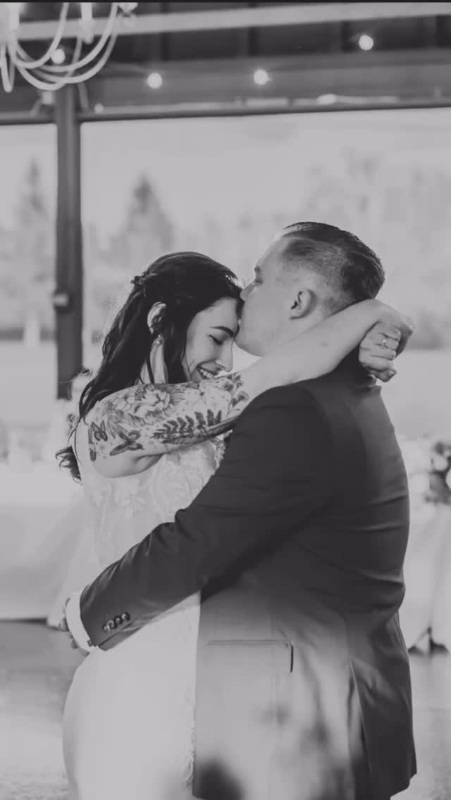 ✨Their love felt like spring itself—bright, wild, and impossible to ignore. It danced through the breeze, bloomed in every smile, and made the whole day feel enchanted. ✨
📸: @pixelsandpaintphotography