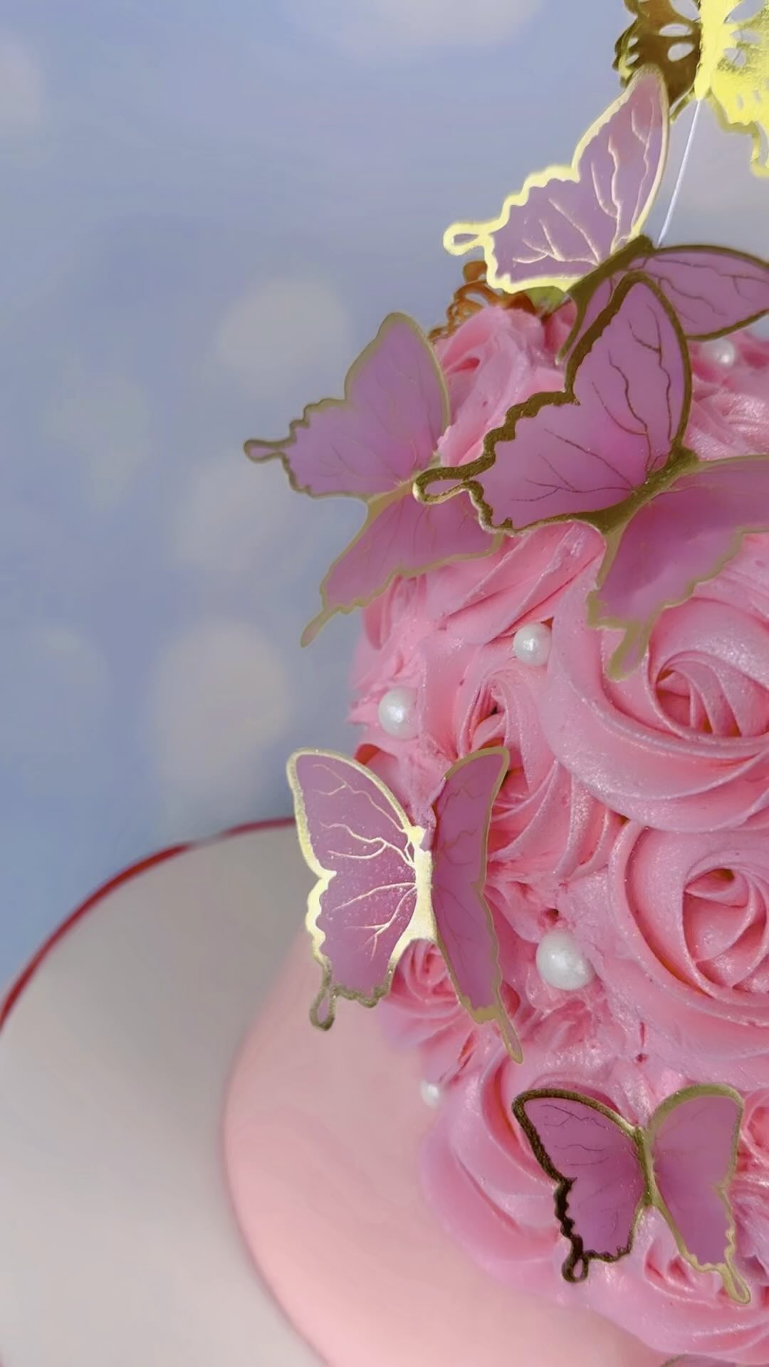 Pink + gold + butterflies = dreamy
😍💖🦋
🦋Happy Birthday Lailah 🦋
#custom #customcakes #cakesatlanta #cupcakes #butterflycake #cakesinatlanta #designercakes #vanillacake #birthdaycake #girlsbirthdaycake #dreamy #cakeartist #artist #cakeart #isitcake