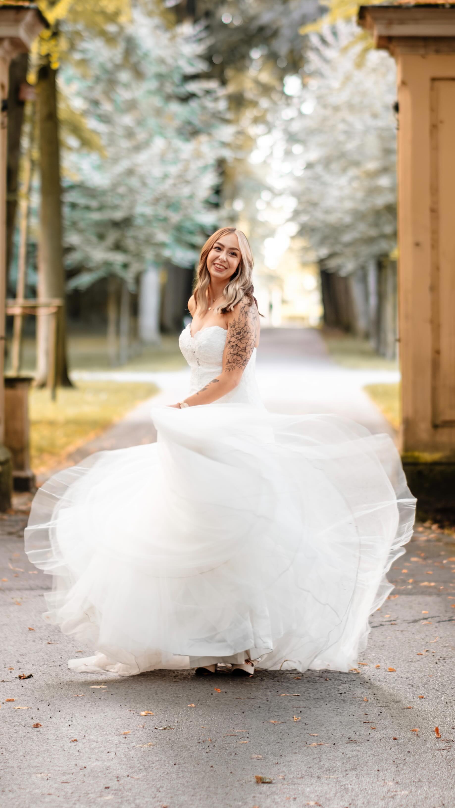 Wie besonders kann so ein Bridal-Moment sein? ✨Heiratest du auch und möchtest deinen Moment für immer ganz ungestellt festhalten ?
Wir begleiten euch am Tage eurer Hochzeit und schaffen gemeinsam für euch authentische und hochwertige Erinnerungen, für immer.
#lookslikefilmweddings #wedding #hochzeitsfotografie #bride #belovedweddingstories #schlossnordkirchen #hochzeitsfotografnrw #unna #lünen #nordkirchen #brautstyling #brautkleider #brautpaarshooting #braut2024 #authenticlovemag #heirateninnrw #realwedding #shesaidyes #engaged #hochzeitskleid #hochzeitsfotografnrw #bridalmoment #bride #bridedress #bridallook #reel #reelitfeelit