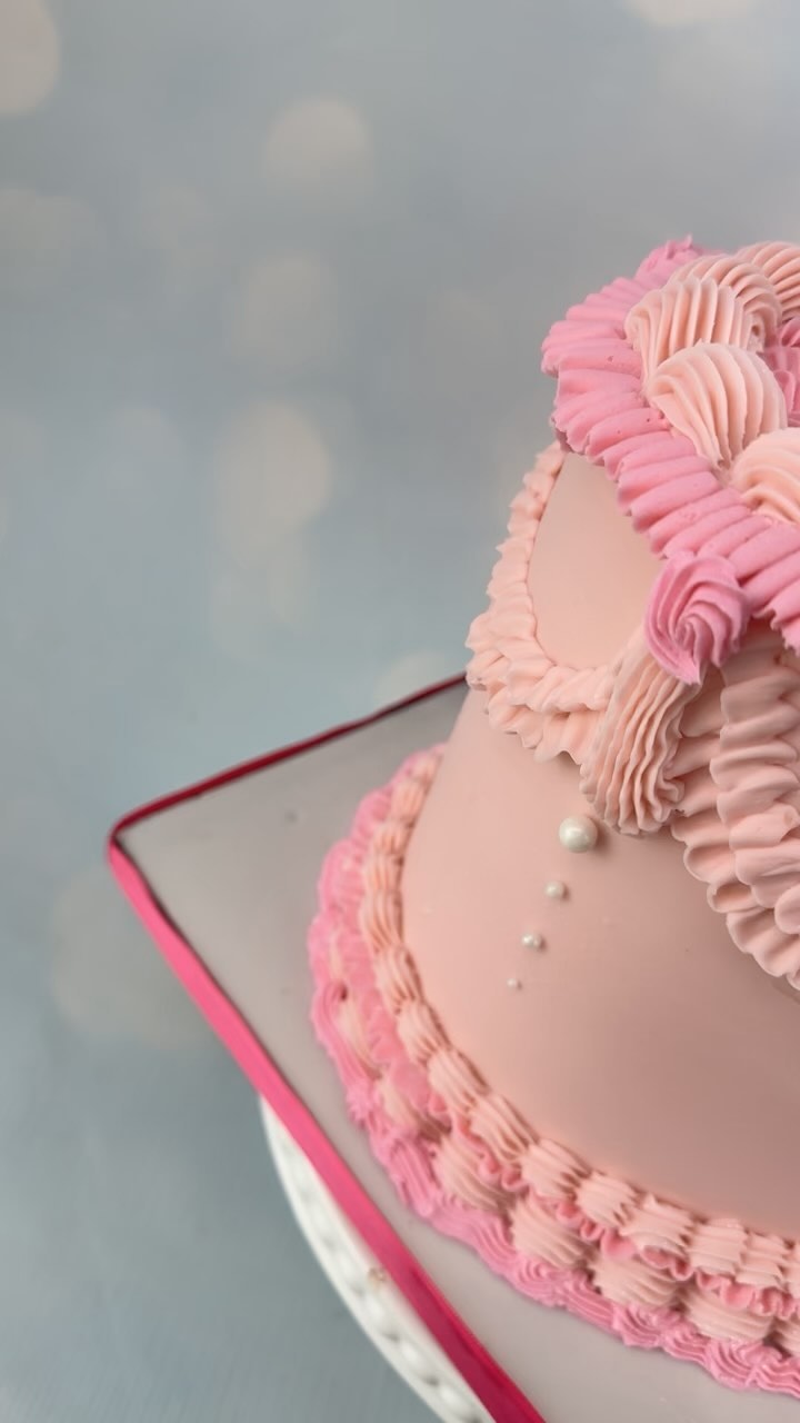 Moral of the story, don’t miss out. 👀🤣🤷🏽♀️
#cake #atlanta #atlantabaker #cakesnearme #customcake #heartcake #birthdaycake