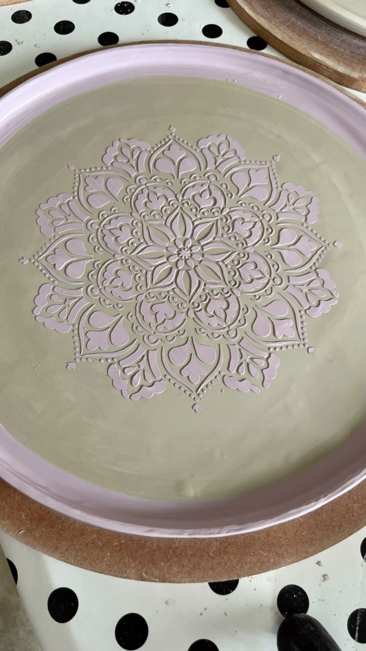 More stencil magic, because I believe more is more 🌿
#handmadeceramics
#ceramics
#ceramica
#madeinSouthAfrica
#homedecor
#decor
#iloveceramics
#ceramicart
#pottery
#gifts
#handbuildt
#handbuild
#cheese