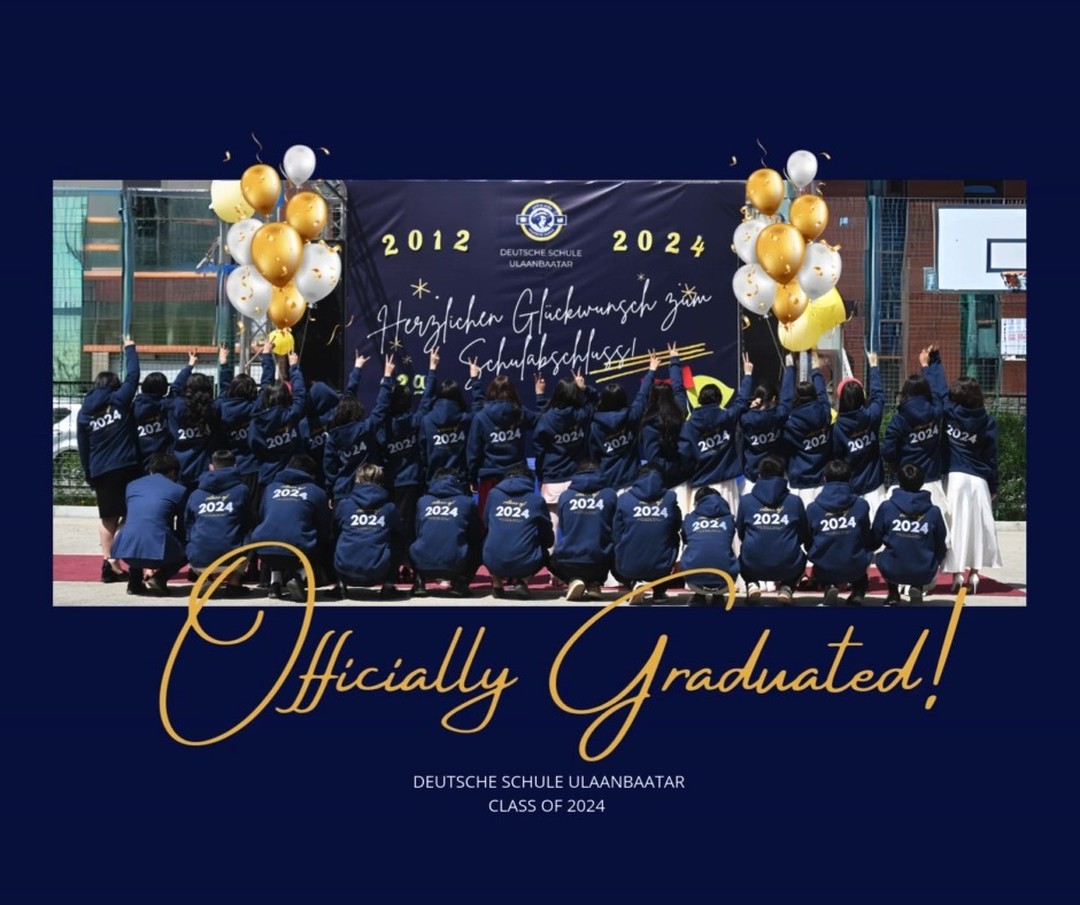 👨🎓👩🎓🥳2023-2024 оны хичээлийн жил төгсөлдөө ирж бидэнтэй 12 жилийн турш суралцсан 29 сурагч хонхны баяраа хийлээ. Энэ жилийн 12-н ангийн сурагчдын бахархмаар их амжилтыг заавал дурдах ёстой шалтгаан нь жилээс жилд дараагийн төгсөх ангийн дүү нартаа үлгэр дуурайлал болж, зориг, тэмүүлэл авчирдаг билээ.
Нийт 29 сурагчдаас энэ жил гадаад улс руу суралцахаар явж буй 21, эх орондоо үргэлжлүүлэн суралцах 8 төгсөгч нар байгаа ба үүнээс
• 14 сурагч ХБНГУ-д
• 3 сурагч АНУ-д
• 2 сурагч Японд
• 2 сурагч Канадад суралцах юм.
ХБНГУ-д суралцах сурагчдын 3 нь Дармстаад хотын бэлтгэл коллеж явах бол Марбург хотын бэлтгэл коллеж руу 10 сурагч мөн Марбург хотод сувилахуйн мэргэжлийн сургалтад 1 сурагч хамрагдахаар бэлтгэлээ хангаж байна.
Герман хэлний Д.Цэцэгдэлгэр багшийн төгсгөсөн энэхүү 12 ангийн сурагчдаас бүгд Герман хэлний зохих мэдлэгтэй төгсөж байгаа бөгөөд 17 сурагч Герман хэлний дээд түвшний ДСД2, 4 сурагч Герман хэлний дунд түвшний ДСД1 шалгалтын дипломтой төгсөж байна.
Удахгүй болох ЭЕШ-д нь өндөр амжилт хүсье! 🤩