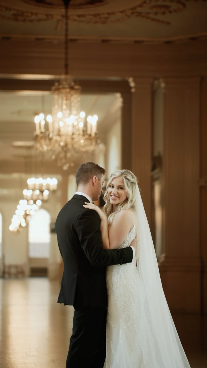 ✨A gorgeous day at the Henry Ford Museum with Ashley & Derek!🏛️✨What an amazing backdrop for so many beautiful moments!
VENUE: @thehenryford @thfevents
DAY-OF COORDINATOR: @everlastingengagements_adell
PHOTOGRAPHY: @greenhollyphoto
FLORAL: @bellisarioflorist
ENTERTAINMENT: @djchrislondon
PHOTOBOOTH: @on_point_entertainment
BRIDAL FASHION: @weddingshoppemi
GROON FASHION: @sammichaelsmens
CAKE: @zingermansbakehouse
BEAUTY: @kathleenbergbeauty
