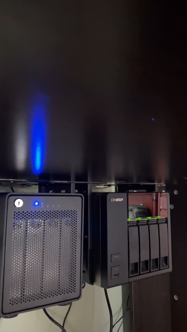 I don’t know why I waited so long to mount my backups drives under the desk. Saves a ton of room on the desk top for a much cleaner work space.
@monzlteck mounts were easy to install, work great and all metal construction.
Now I need a @balolo Setup Cockpit with attachments for the top.
#desksetup #photographydesk #officesetup #monzlteck #otherworldcomputing #underdeskstorage #setupsaturday #newoffice #cleandesksetup #techsetup #photography #photographyediting
