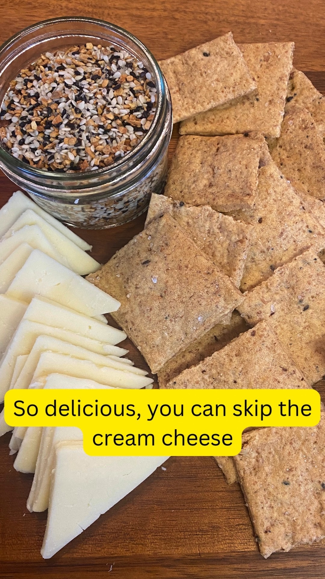 Available on-line and exclusivley at @metromarketcle. Rich, delicious Sourdough Crackers
#snacks #sourdough #eatlocal #chagrinfalls #crackers #everythingbagel #everythingbagelseasoning
www.thenorthhillbakery.com