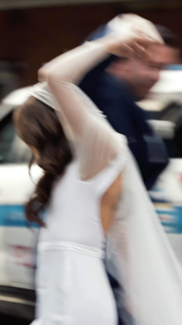 Dancing through the Chicago streets!
+
Bride: @kbrull03
Groom: @nmauriemma
Planning: @honeybeeweddings
Photography: @natalieprobst
Hair: @meganschnellhair
Makeup: @danielakostabeauty
Dress: @sarahseven
.
.
.
.
.
.
.
#chicagowedding #chicagoweddings #westloopchicago #kansascitywedding #kansascityweddings #weddingreel #weddingreels #weddingvideo #weddingfilm #weddingfilms #weddingfilmmaker #weddinglove #sonyfx3 #sonyshooter
