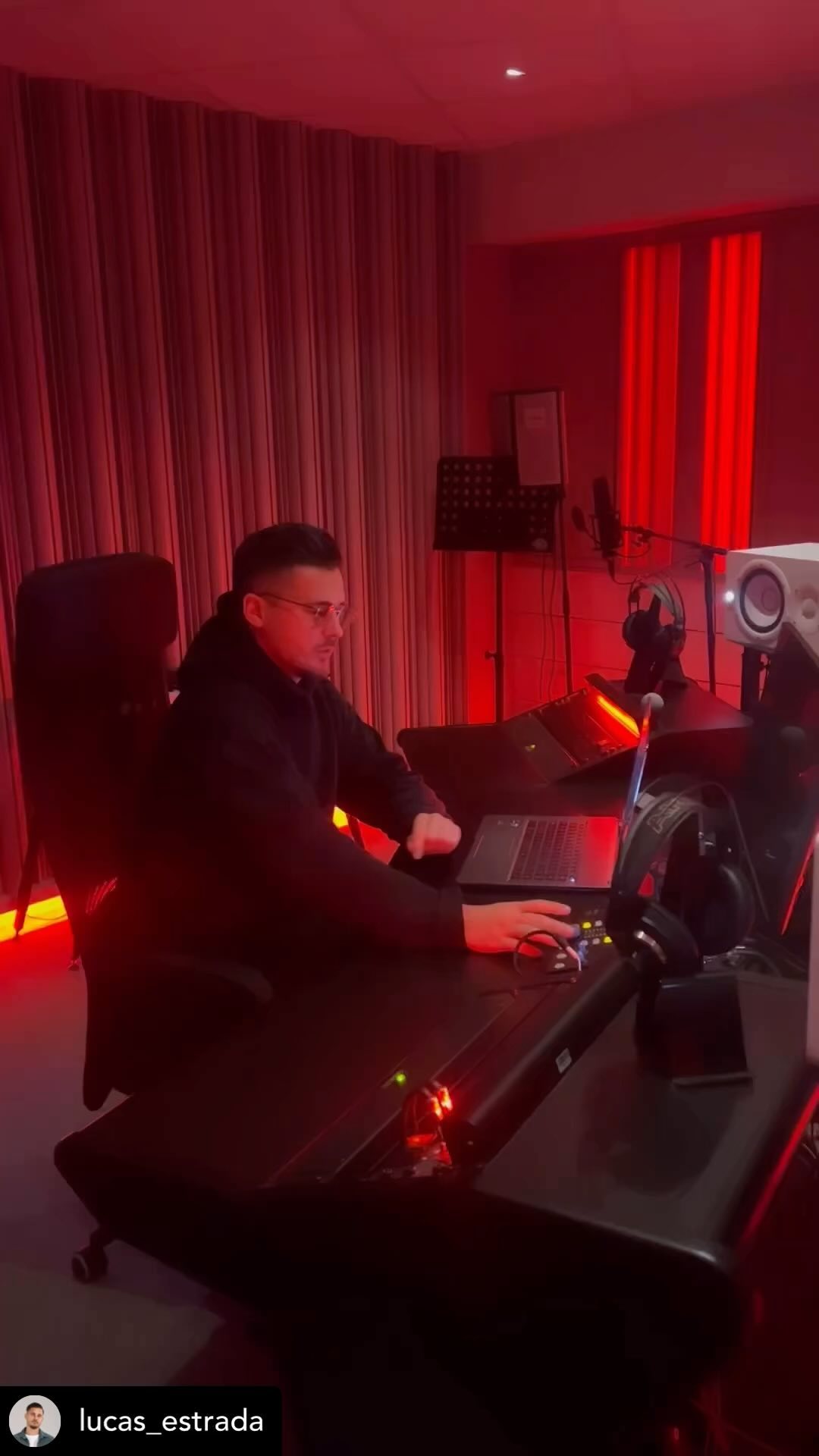 Repost @lucas_estrada
”Been doing this shit for 15 years. Love it ❤️💸 new track out on friday with my bro @frankwalker ”
#studiobyggarna