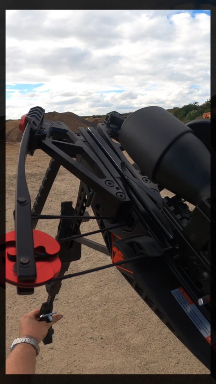 Dynamisches schießen macht mir viel mehr Spaß als aufgelegt zu schießen. Was machst du lieber? Liegend oder stehend? Frei oder aufgelegt?
3 mit der Siege, ein spontaner "Quickscope", dann auf die Stinger gewechselt. Bei der Geschwindigkeit bin ich auf jeden fall zufrieden mit dem Ergebnis 😄
🇺🇲Dynamic shooting is much more fun for me than shooting while I'm on the hook. What do you prefer? Lying or standing? Free or laid up?
3 with the Siege, a spontaneous "Quickscope", then switched to the Stinger. In terms of speed, I'm definitely satisfied with the result 😄
#shootingrange #crossbow #ekarchery #steambow #ekarcherysiege #siege300
#steambowstinger #stinger2 #stingertactical #archery #archerylife #archerylifestyle #bogensport #bogenschießen #recurve #compound #35yards #30yards #cqb #ipsc