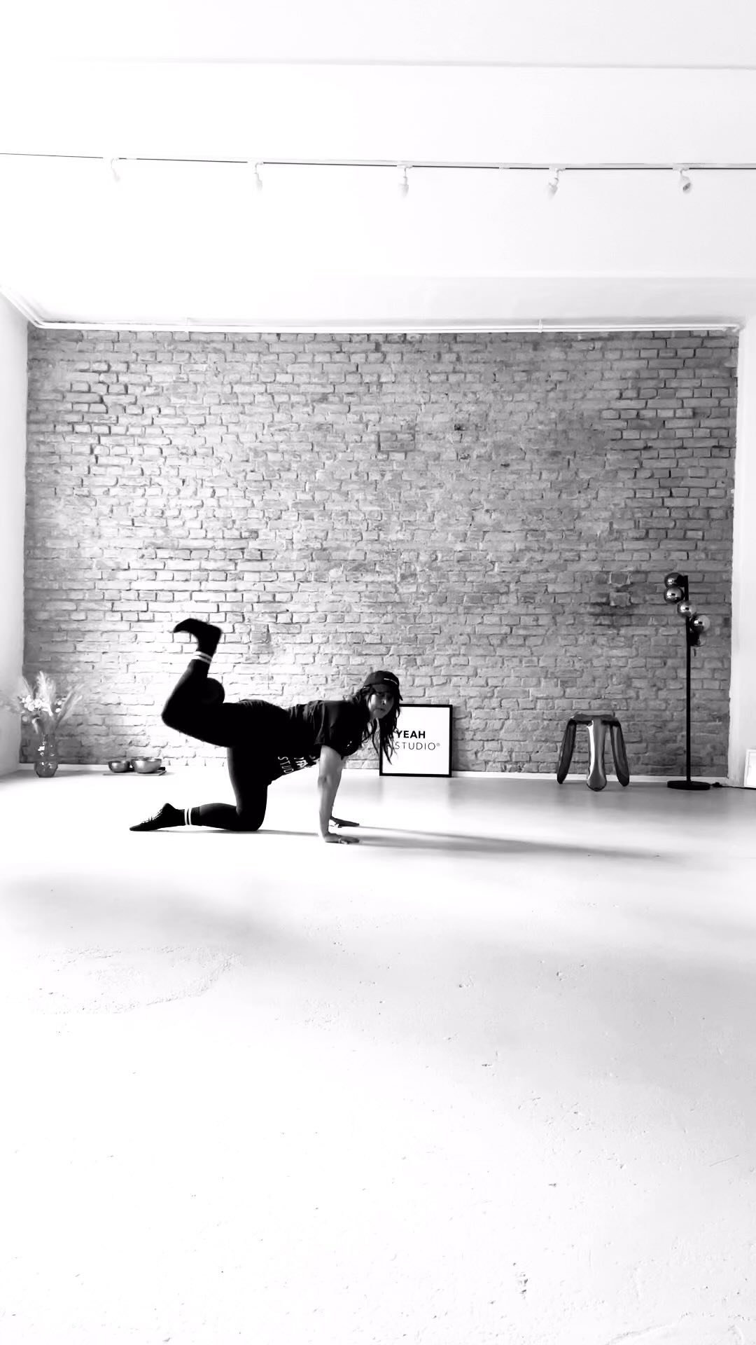 YEAH! Everyday i sing hallelujah cause i took the decision to found YEAH STUDIO. I love teaching so much. FEEL YEAH with me in KRZBERG. My regular classes: Mondays 18:30 cardio pilates. Wednesdays 10:30 power pilates. Thursdays 8:00 abs&ass 19:45 cardio pilates #yeah #sweat #soul #spirit #pilates #powerpilates #pilateslovers