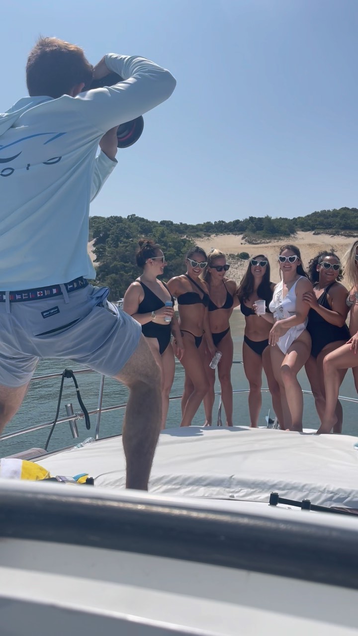 This season, we’ve been offering FREE professional photos with every trip. Seems to be a hit 🤷🏻♂️
September is one of the best months to be out on the water in the Hamptons, don’t miss out and book that trip you and your crew have been waiting for all summer 🥂 🛥️
.
.
#oasischarters #hamptonsyachtcharters #hamptonsyachtcharter #jeanneauyachts #hamptons #southhampton #bacheloretteparty #hamptonsbachelorette #hamptonssummer #hamptonslife #hamptonsliving #hamptonsstyle