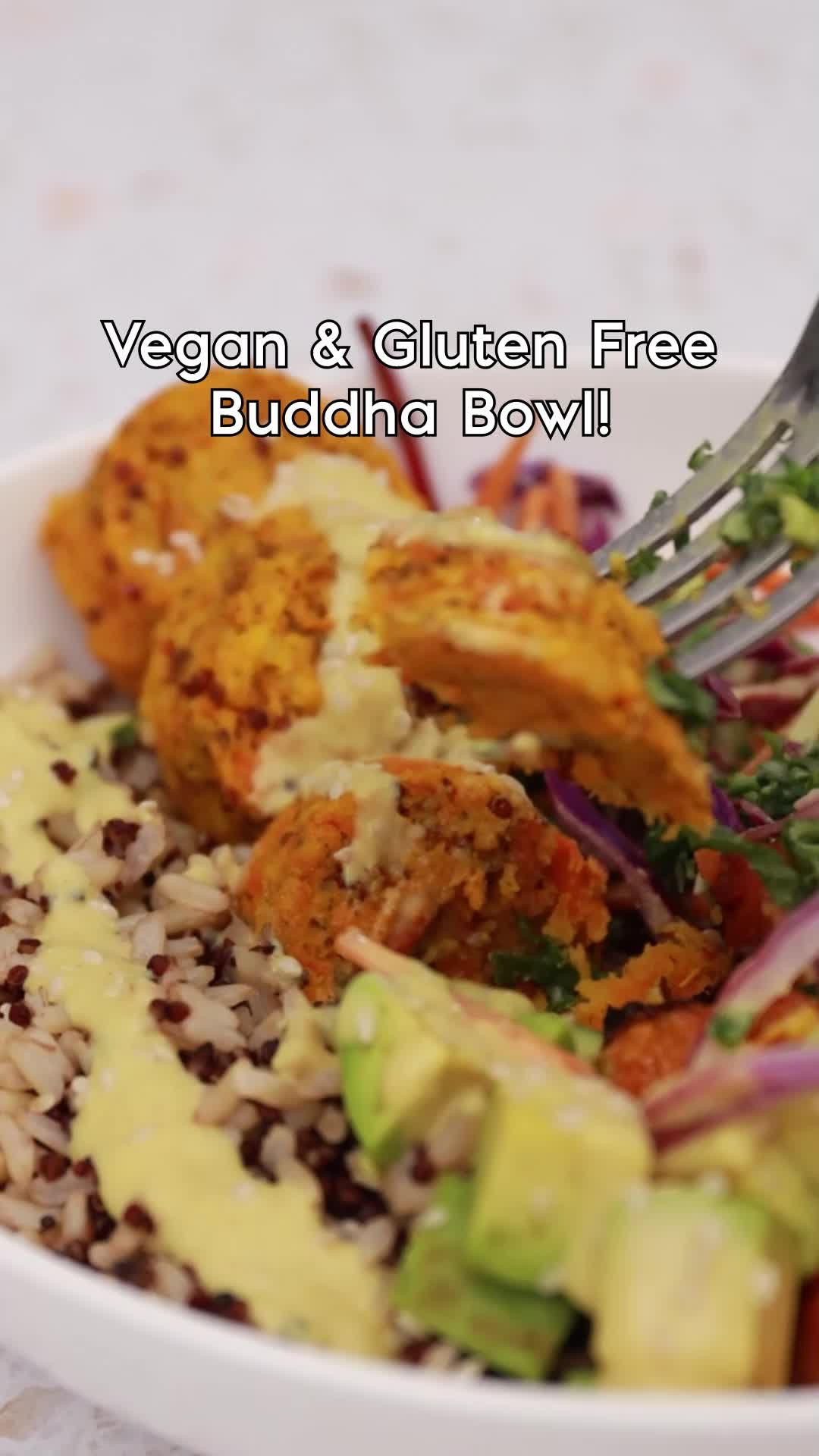 Here's how to create a a quick Vegan & Gluten-free Buddha Bowl in minutes ⬇️
1. Add cooked brown rice and salad.
2. Top with roasted pumpkin, @yummykarmafoods Veggies Bites, avocado, and red onion.
3. Drizzle with Tahini Lemon Dressing.
4. Sprinkle with poppy seeds (optional).
Enjoy your speedy, nutritious meal! 🥗✨