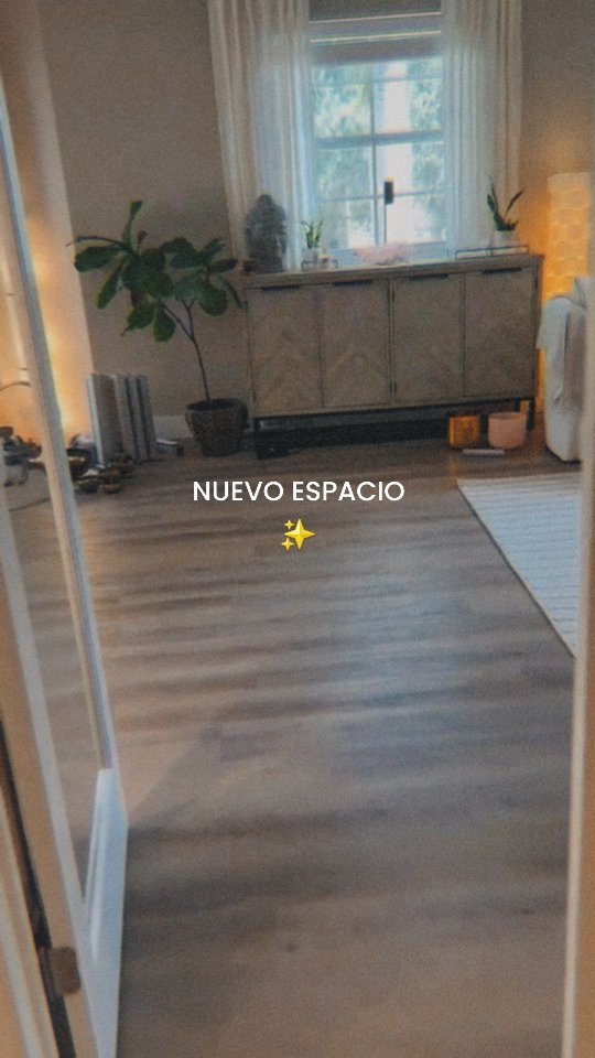¿Qué les parece nuestro nuevo espacio? 😍
En 𝐎𝐦𝐚𝐧𝐚, cada rincón está diseñado para brindarte un espacio de paz y conexión interior. Para sumergirte en un ambiente sereno y permitirte que tu ser encuentre el equilibrio y la claridad que buscas.
Tu viaje hacia el bienestar comienza aquí. ✨
#Meditación #bienestarholístico #reiki #soundhealing #coaching #constelacionesfamiliares #cristales #yoga #espaciosdemeditacion #Miami #Florida