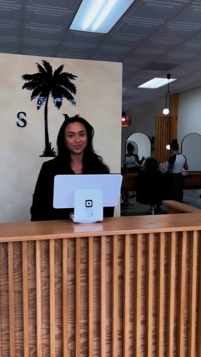 Just over here making our clients feel extra pretty for 2025 💕
#sarasota #sarasotasalon #siestakey #sarasotahairstylist #salonlife #newsalon #modernsalon #beachyhair #beachbabe #livedin #dimensional #hairextensions #2025hairtrends