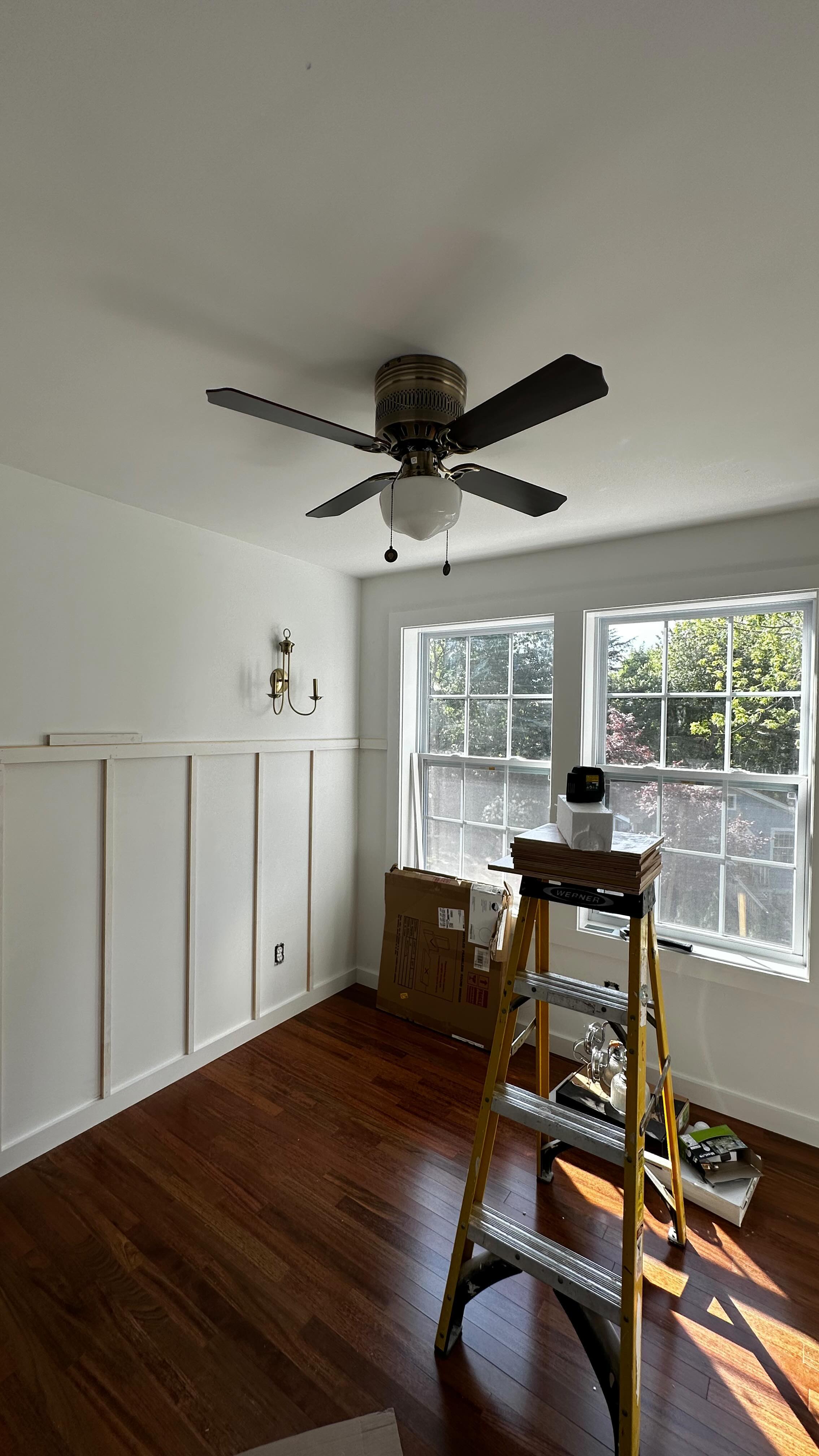 In the home stretch here at the Little Inn; a subtly nautical project that has been so much fun to work on! ⚓️