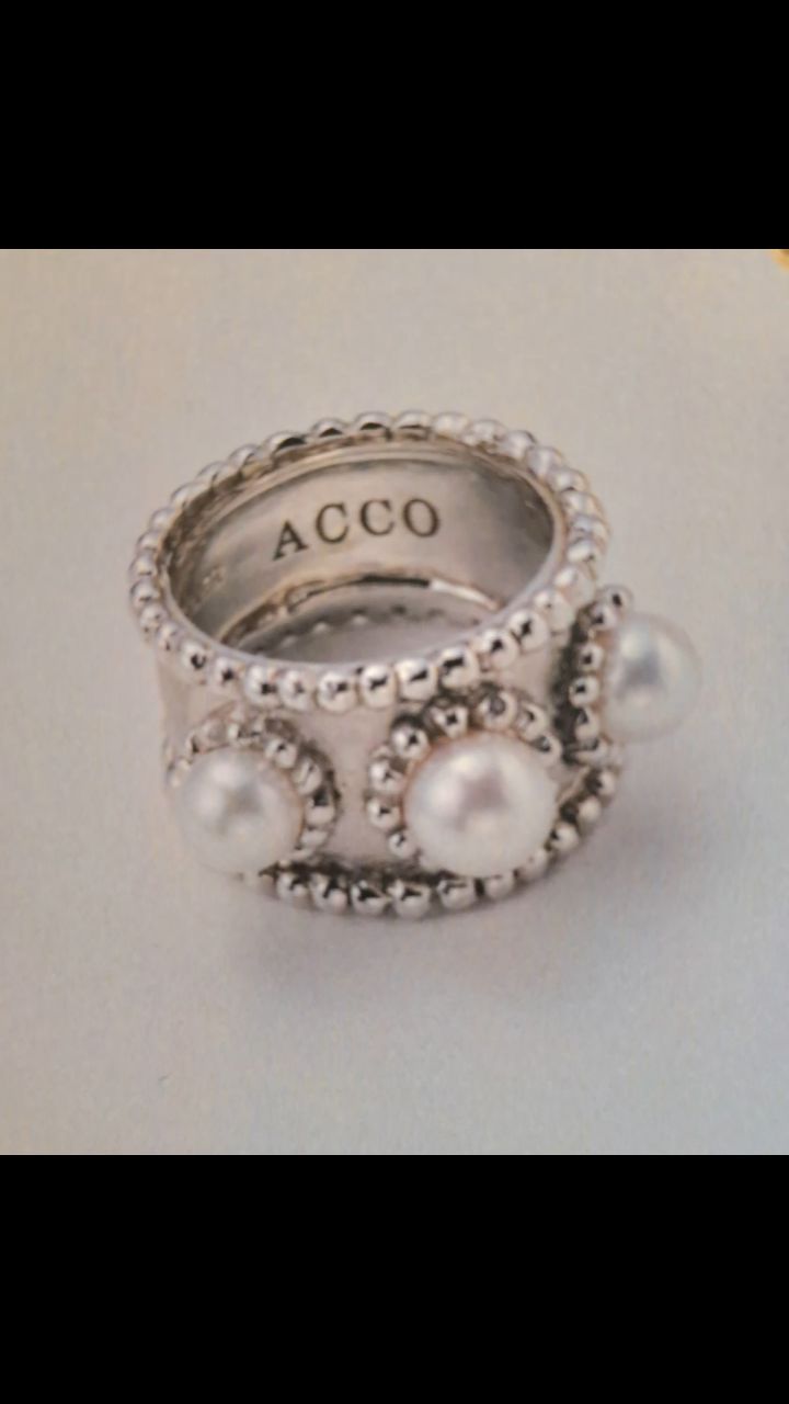 This is iconic ring of ACCO.
#acco
#principe #anello
#horayainternational