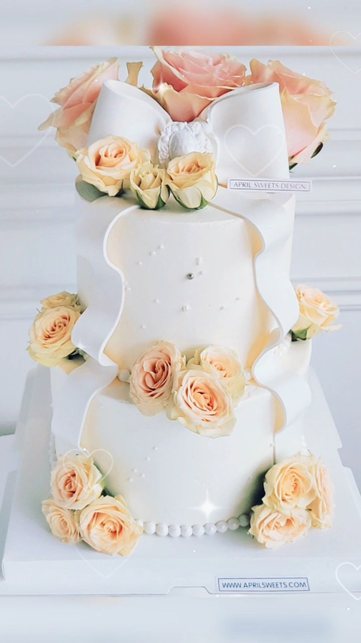 ๐บ๐๐๐Celebrating life's sweet moments with this stunning floral cake ---- Castle Spello, crowned with a bow for that extra touch of elegance! ๐๐ธ Loving the layers of joy and beauty.
#CakeArtistry #FloralDelight #SweetCelebration #APRILSWEETSCanada #toronto #RichmondHill #floralcakes #birthdaycake #vanillacream #cakeshop #elegant #LoveInBloom
www.aprilsweets.com
9471 Yonge St Richmond Hill ON
900 Dufferin St Toronto ON @dufferin_mall