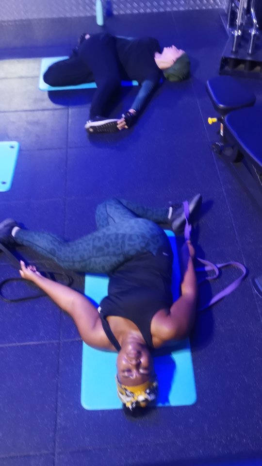 🏋🏻♀️ Friday morning stretch to end a powerful Small Group Personal Training session!!
#sgpt #personaltrainer #croydon #croydonpt #mastermindframes #backinshape #mypt