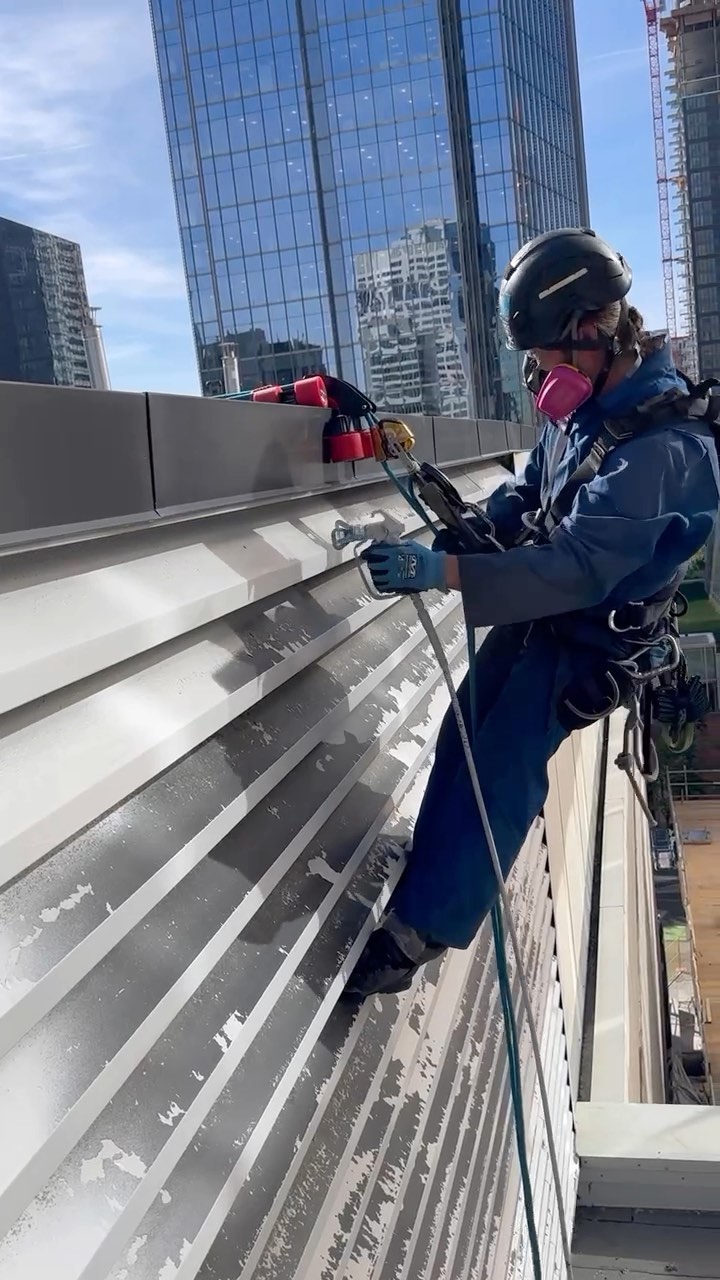 Closing out the work week with some “high” painting! We love being a one stop shop for all your hard to reach jobs 📝✔️
#workatheight #ropeaccess #buildingmaintenance #propertymanagement #painting #yyc