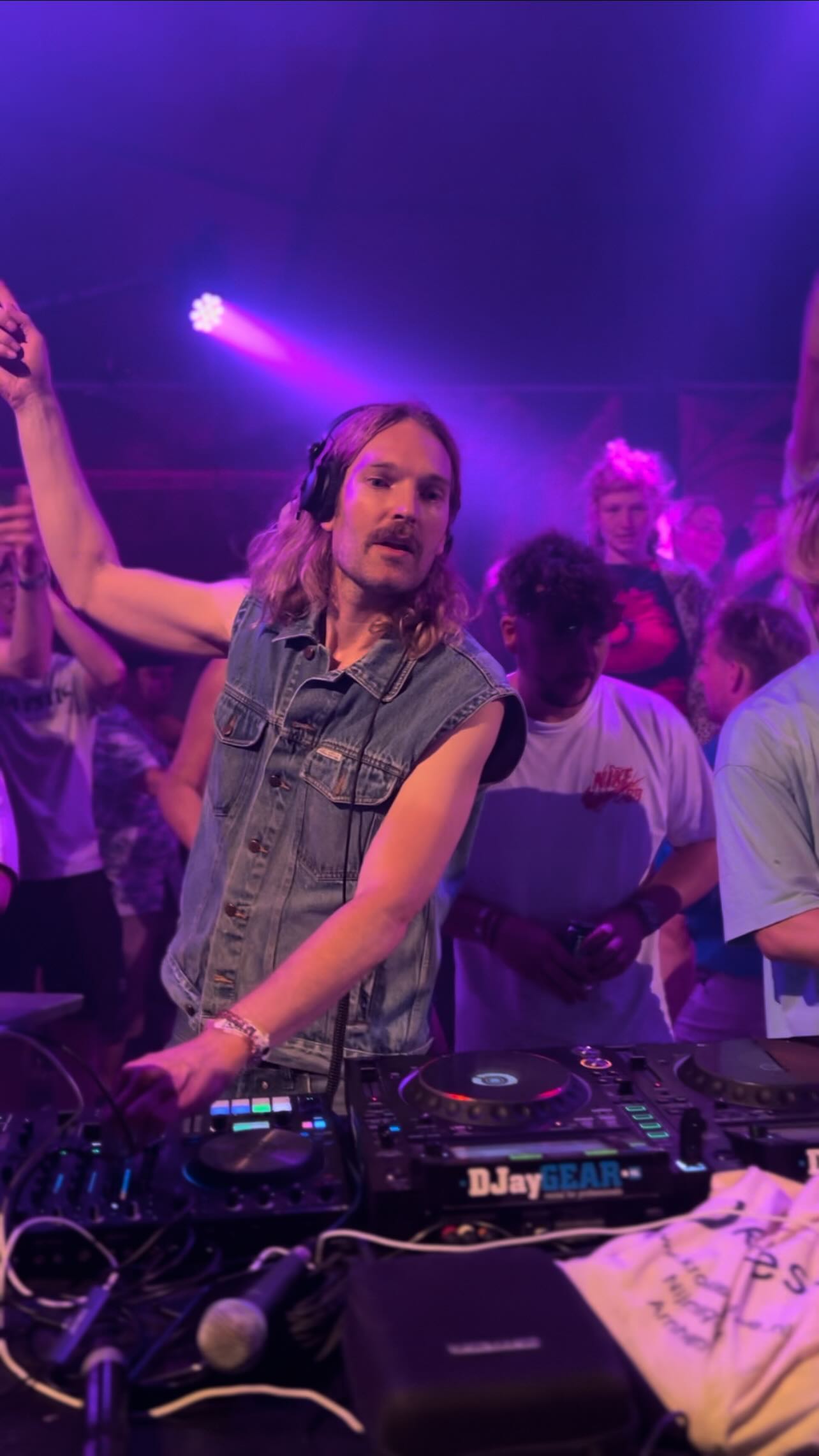 ☀️Last Summer at the iconic festival @zwartecross we brought the heat to an unforgettable evening at the Exotica Stage for the Schuurfeest XL 🌚🌝
The night became even more special as we celebrated @slowpokedj birthday at midnight 🥳
#zwartecross #zwartecross2024 #summerfestival #partyhighlights #djlife #amsterdamdj
Video by @paola.s.photos