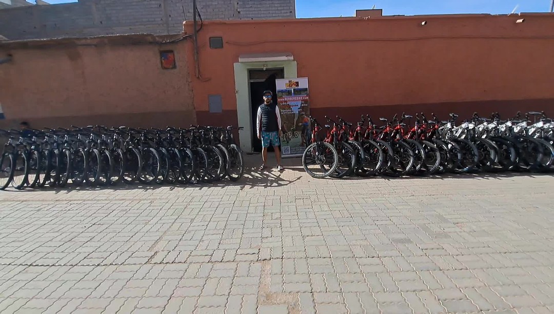 Large number of bikes and models. normal with full suspension and ebikes #sunn #ebike #ebikelocation #bicicletaelectrica #atlasmountains #vttmarrakech #vttmaroc #vttmorocco #berberebike #toubkal #vttelectrique #marrackech #marruecos #marrakech
