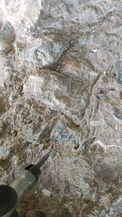 The pressure makes it easier π
@paleotools.epicexcavation
.
.
.
.
#archaeology #lithics #prehistory #excavation