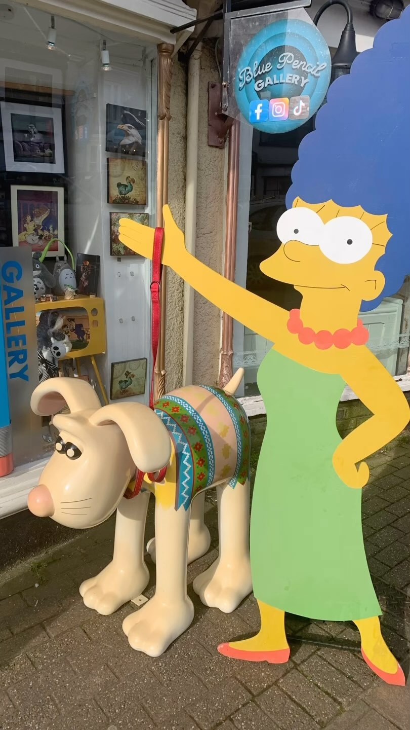 Marge has a new buddy! Gromit’s here until Easter. Many thanks to Amy Mac and family for the loan of Easter Gromit. #wallaceandgromit #margesimpson #animationart #studioghibliart #2danimationart #honitongallery
