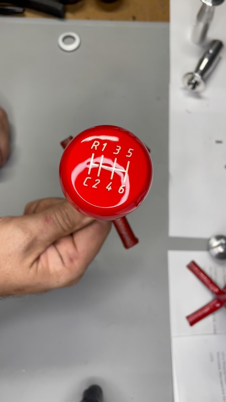 Few new BRONCO manual shift knob I did for my customers. Anyone interested to get one?
#shiftknob #bronco #ford #wmgarage #whitemadnessgarage #custom #customengraving