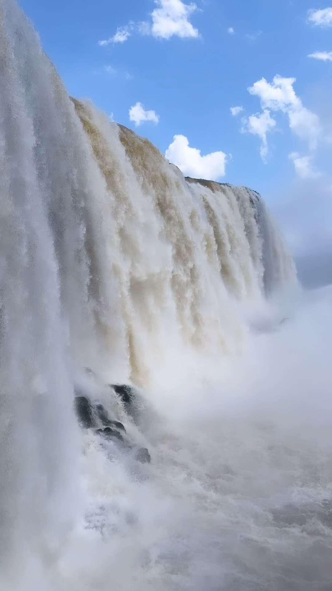 Iguaçu Fall. Check out our new post to find out how you can visit these incredible falls in South America. Link in bio 🏝️
#iguaçu #fozdoiguaçu #iguazu #iguazufalls #argentina #brazil #waterfalls #waterfallsofinstagram #puertoiguazu #travelargentina #travelbrazil #vacation #visitsouthamerica #travel #travelitinerary #wanderlust #travelblogger #traveler #southamerica #picoftheday #travelphotography #travelpics #tourist #travelgram #photo #photography #photooftheday