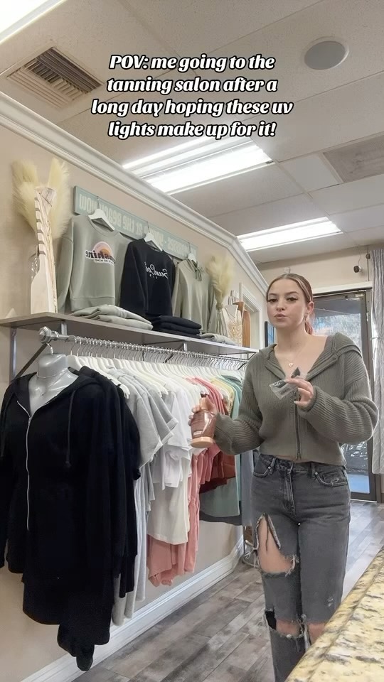 Survey says.....9/10 clients feel refreshed and worry free as soon as they finish their tanning session🤷🏼♀️
UV rays are good for the soul and good for giving you a mid-day pick me up with a nice little serotonin boost😊
#ineedsunshine #vitamind #tanningsalon #tanningtime #salon #boutiques #suncoasttan #tanninglotion #gloup #goodmoodmind