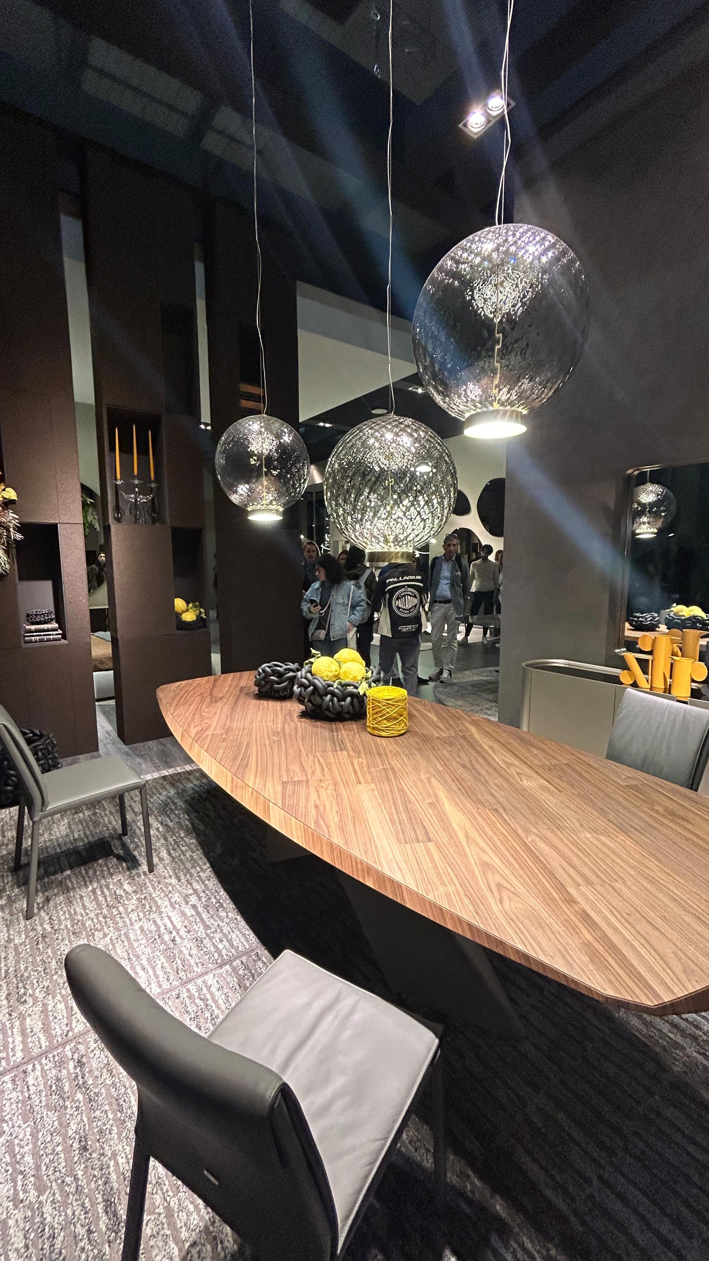 Ein Inspirierender Besuch des Salone del Mobile und der Design Week in Milano geht zu Ende. Wider zurück bin ich voller Eindrücke neuer Marken, Klassikern und wundervollen Möbeln.
#salonedelmobile #designweek #interiordesign #milano #inspiration