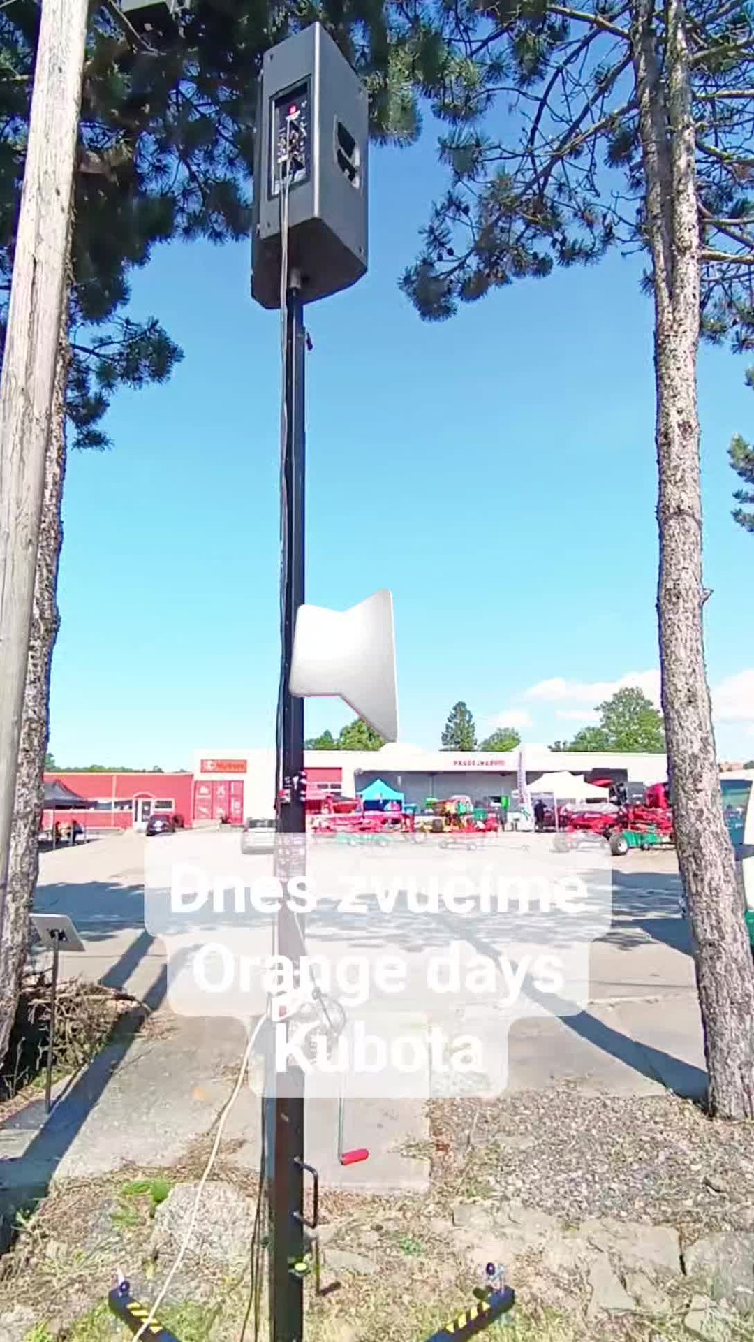 Když nepromítáme, tak zvučíme. Tentokrát #OrangeDays #Kubota v areálu @mitrenga_a.s
#kinonacestach #mobilniprojekce #ozvuceniakci #mskraj