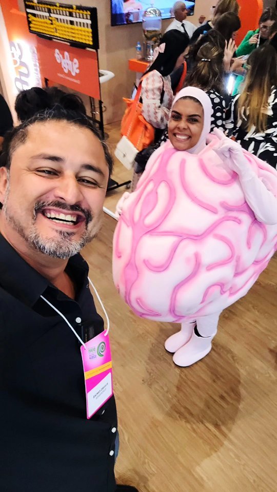 Meu trabalho me leva para lugares onde aprendo um pouco de tudo. Hoje foi dia de registrar gente que gosta de mente e comportamento. Uma aula com super energia de cura!🧠🎥