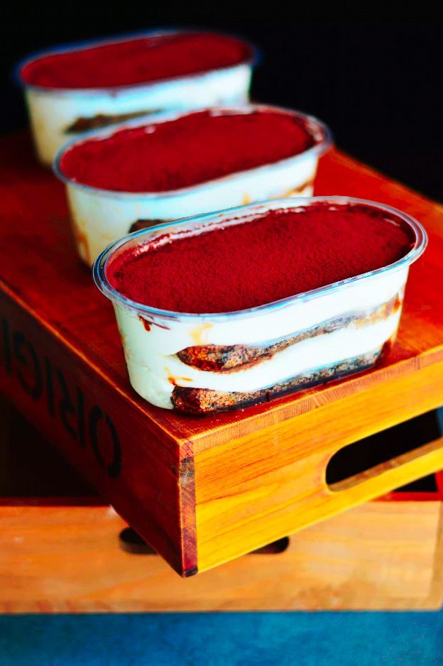 Unwrap the sweet secrets ❤️🍰. Tiramisu, a taste of tradition 🇮🇹 Available at Dufferin Mall local ONLY💥
www.aprilsweets.com
9471 Yonge St, Richmond Hill ON
900 Dufferin St, Toronto ON @dufferin_mall
#tiramisu #treat #dufferinmall #aprilsweets #APRILSWEETSCanada #sweetsecret #toronto #cupcakes #sweetescape #tiramisu🍰