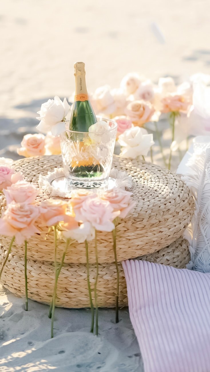the best type of brunch is the kind where you wake up on the beach at sunrise ☀️
#beachpicnic #picnicplanner #beachdate #luxurypicnic #malibupicnic #lagunabeachpicnic