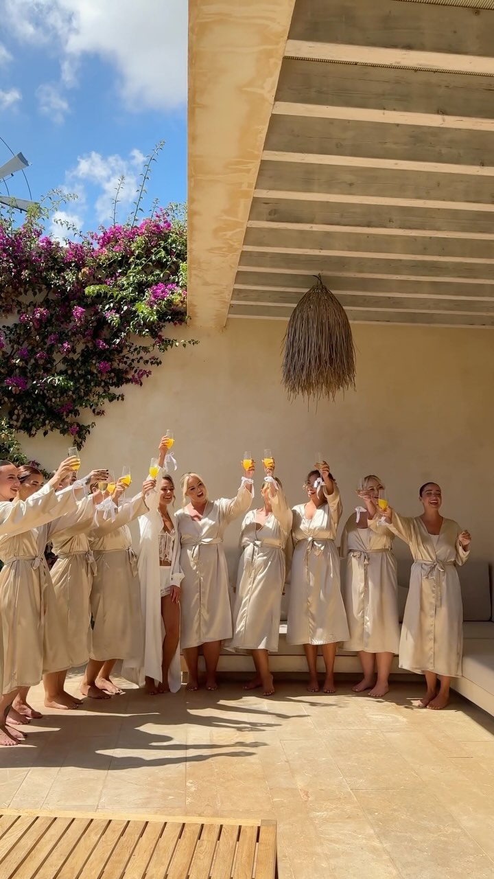 Magical wedding morning moments, just so special 👰🏼♀️🫶🏻🕊️🥹🤍
Venue @xerecaibiza
Day coordinator @marryme_ibiza
Makeup @ljbmakeup @timetoglow_x
Hair @hairbyalexjade @hair.by.laura.owen @nicoladaybridalhair
Bridal robe @meeka_co
Bridesmaid dresses @riverisland
Wedding dress @maggiesotterodesigns custom
#weddingcontentcreatoruk #weddingcontentcreator #contentcreator #eventcontentcreator #weddingreels #weddingreel #weddingmorning
Reel created by @forevermorecontent
Short-form videos captured by @omicreativeibiza