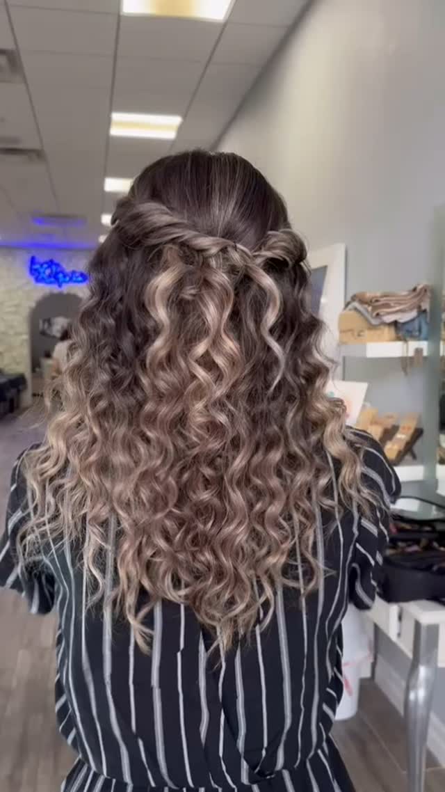 Hair & makeup on this beauty!