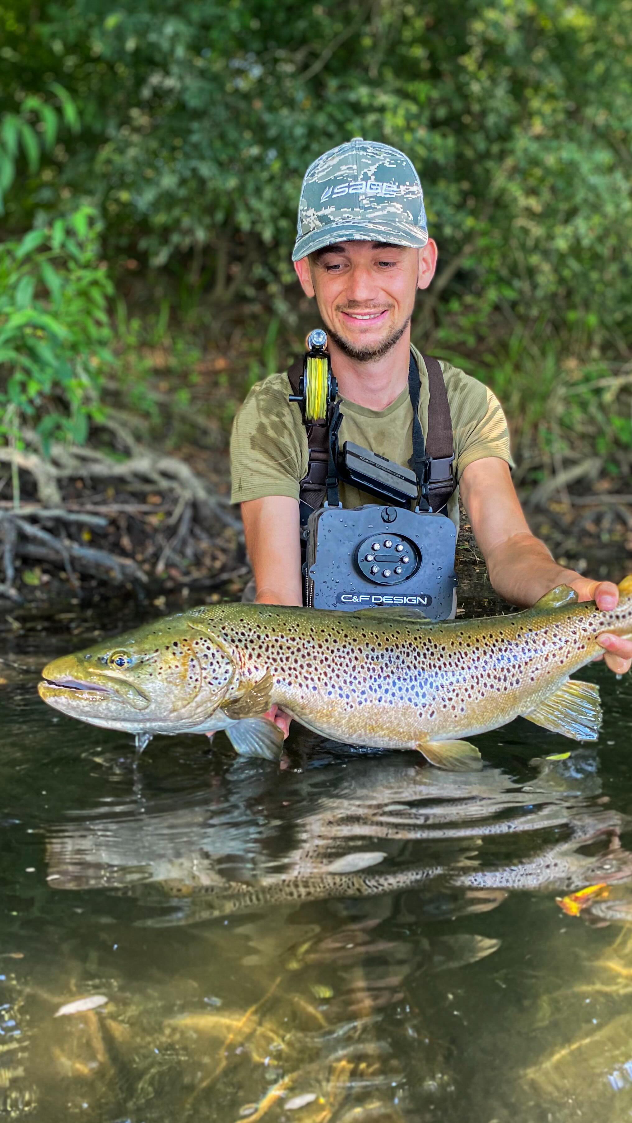 ✨LE RÊVE EST RÉALISÉ ✨
Des images valent mieux que 1000 mots, des années d’apprentissage, d’acharnement de passion, de remise en question pour être récompensé par ce poisson de folie 🙏🙏. 72 cm de bonheur au bout de mon obscure. Le graal absolu 😍. Merci la pêche et la nature 🙏
@orionflyfishing
#truite #truitefario #truitefariosauvage #trout #troutfishing #frenchtrout #truitefrance #france #pecheenfrance #troutbum #troutporn #troutpornnation #troutflies #sage #sageflyfish #sageflyfishing #pechemouche #pechealamouche #nymphfishing #nymphing #nymphs