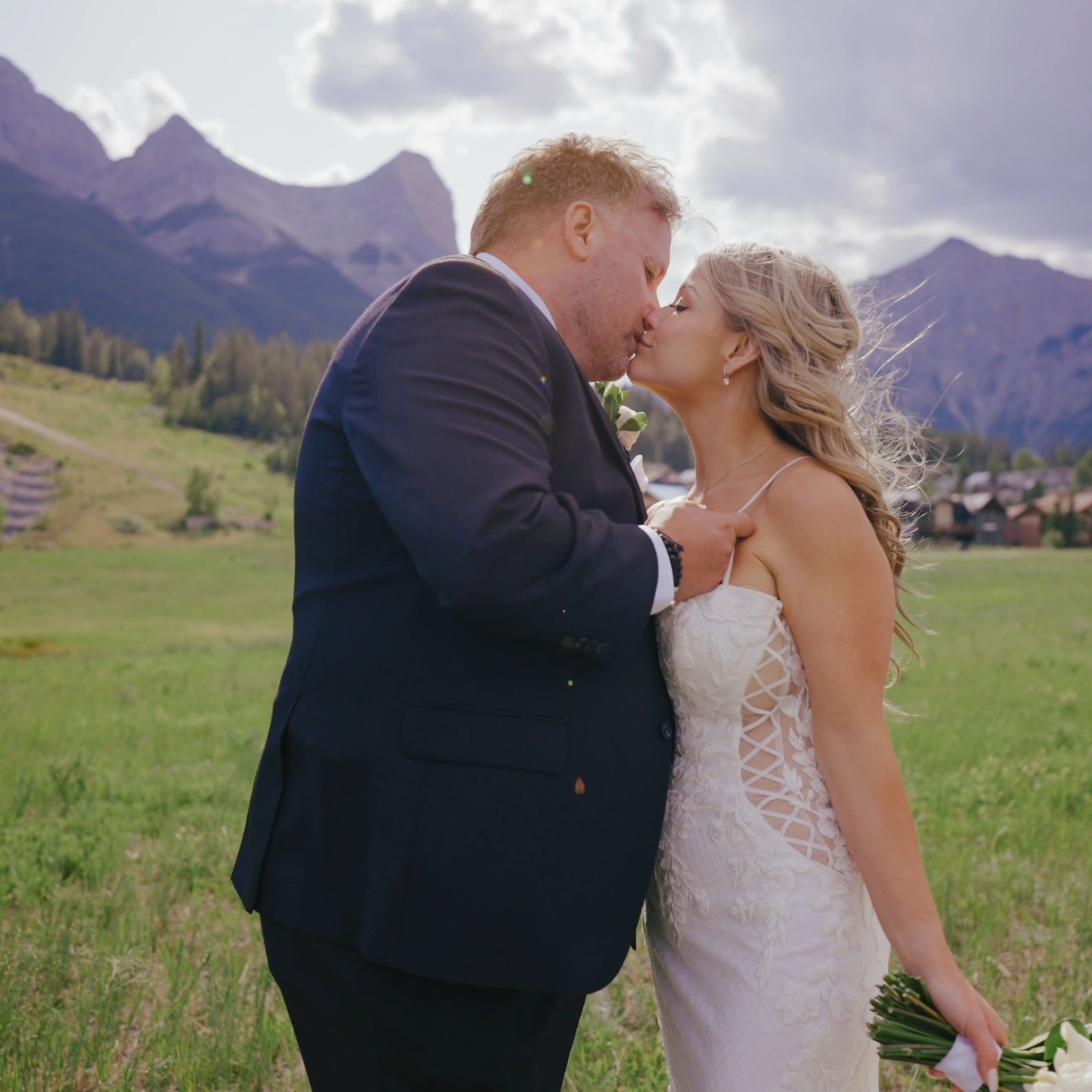 Today was A-Mazing!
I cannot wait to get into the editing of this, and couldn't help myself with a few clips tonight when I got back to my room!
Planning: @thedayofdiva
Photographer: @emilygalephotography
Hair & Makeup: @glamawaybeauty
Florals: @nectareandroot
#canmorewedding #weddingvideo #canmoreweddingvideo #canmoreweddingvideographer #albertawedding #albertaweddingvideographer #ymmphotographer #weddingvideography #mountains #canmore